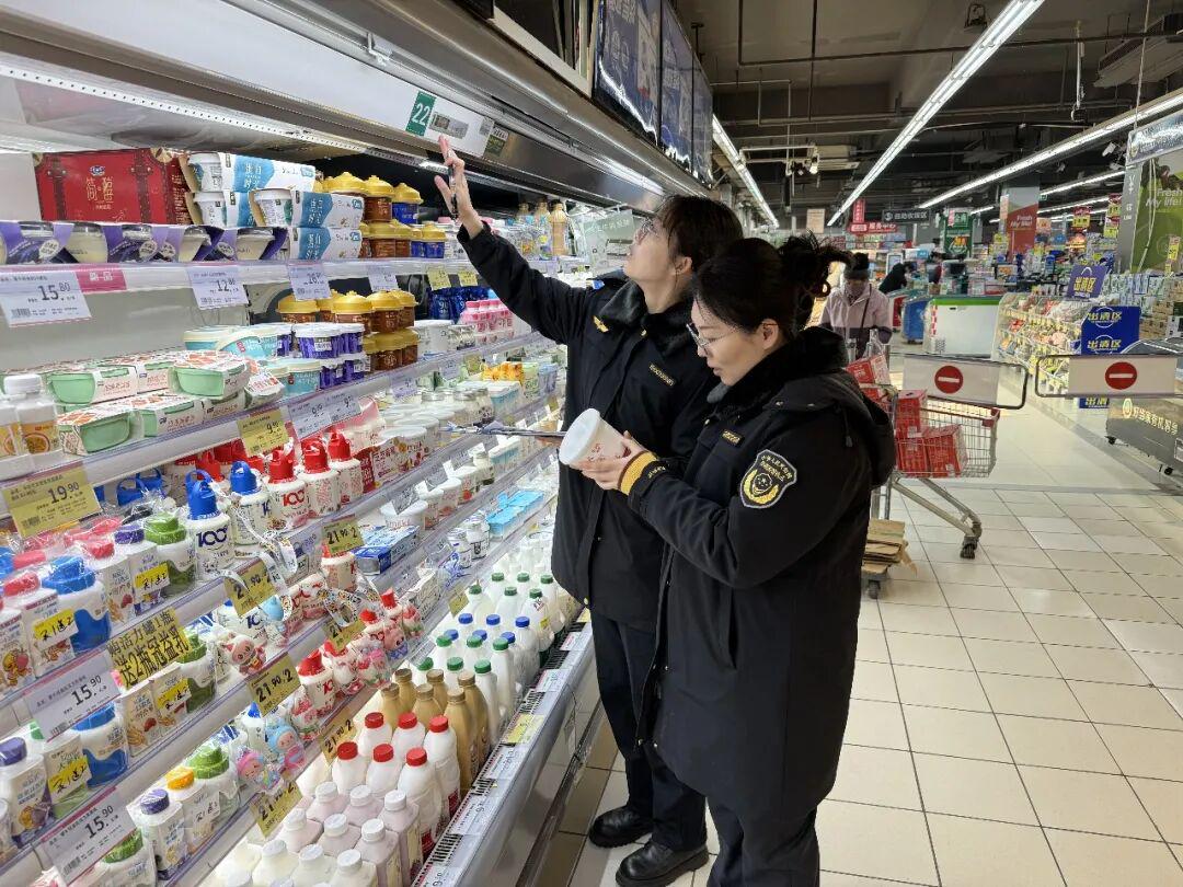 榮成市市場監管局開展元旦節前食品流通環節安全監督檢查工作